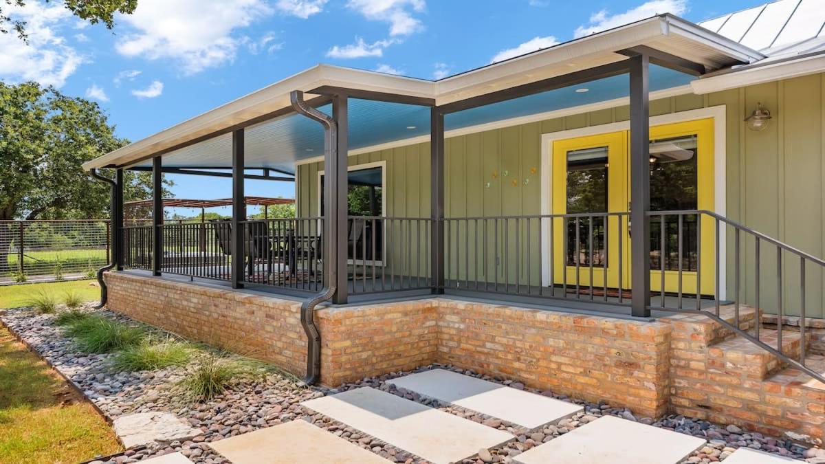 Blumenhaus Sleeps 6 Full Kitchen Plus Hot Tub Fredericksburg Exterior foto