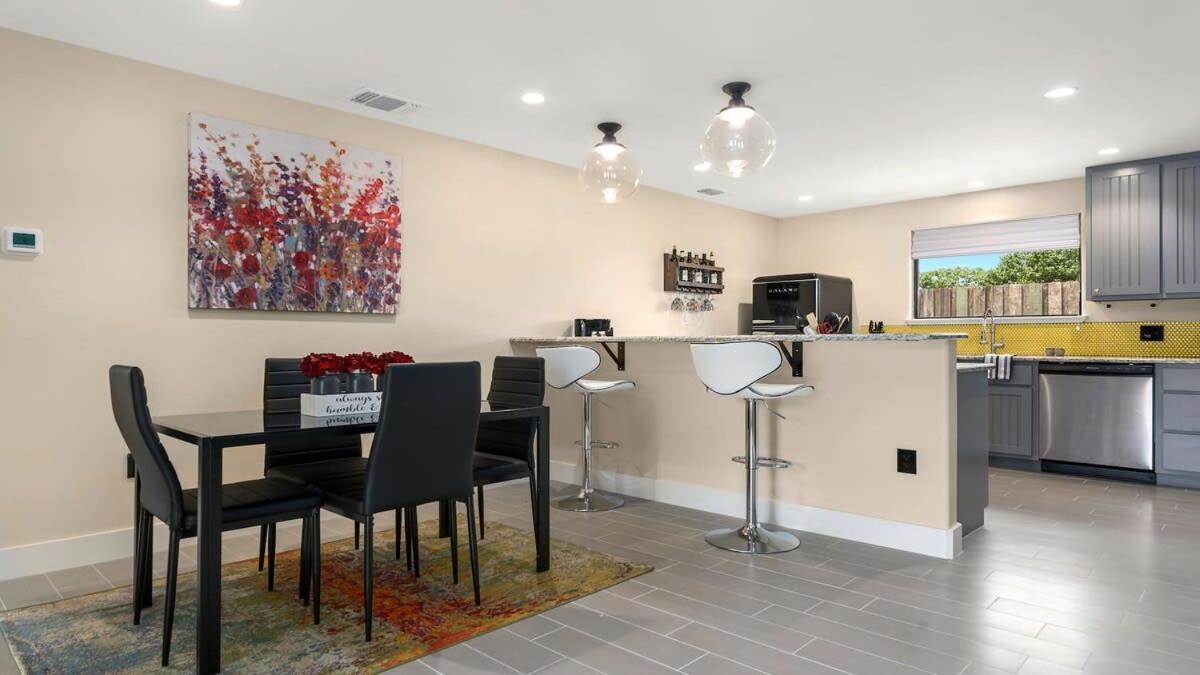 Blumenhaus Sleeps 6 Full Kitchen Plus Hot Tub Fredericksburg Exterior foto