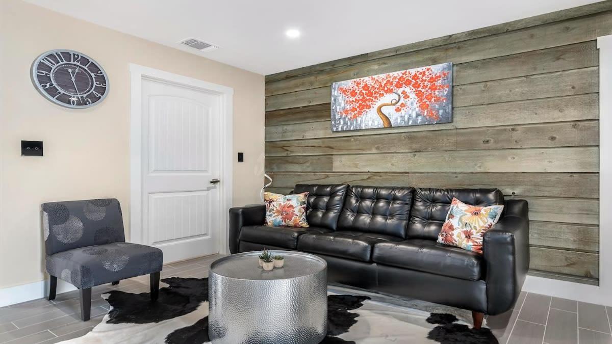 Blumenhaus Sleeps 6 Full Kitchen Plus Hot Tub Fredericksburg Exterior foto